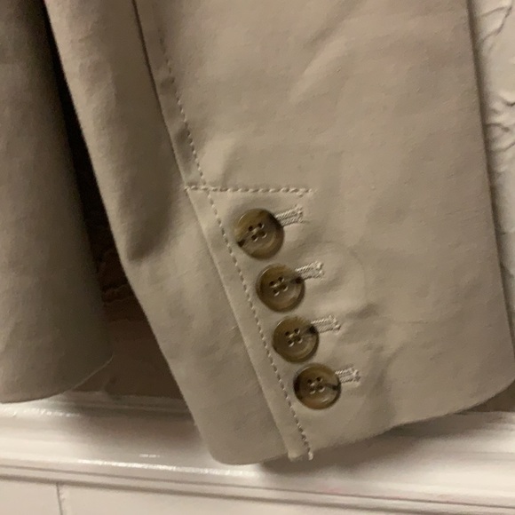 Beige/tan banana republic blazer with skirt size 6 in very good condition - Picture 4 of 8